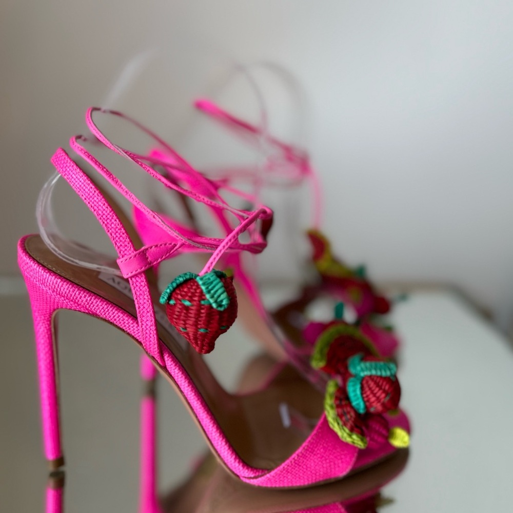 Worn once AQUAZZURA Strawberry Punch embellished raffia sandals 37 - Picture 11 of 14